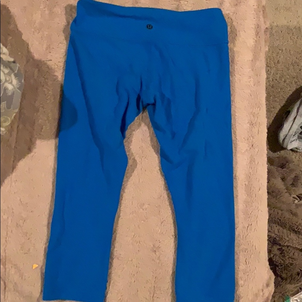 Blue Lululemon cropped leggings size 8